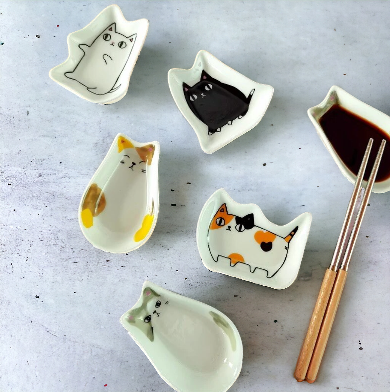 Japanese Style Cat Ceramic Tiny Plate Seasoning Dish: Black Cat