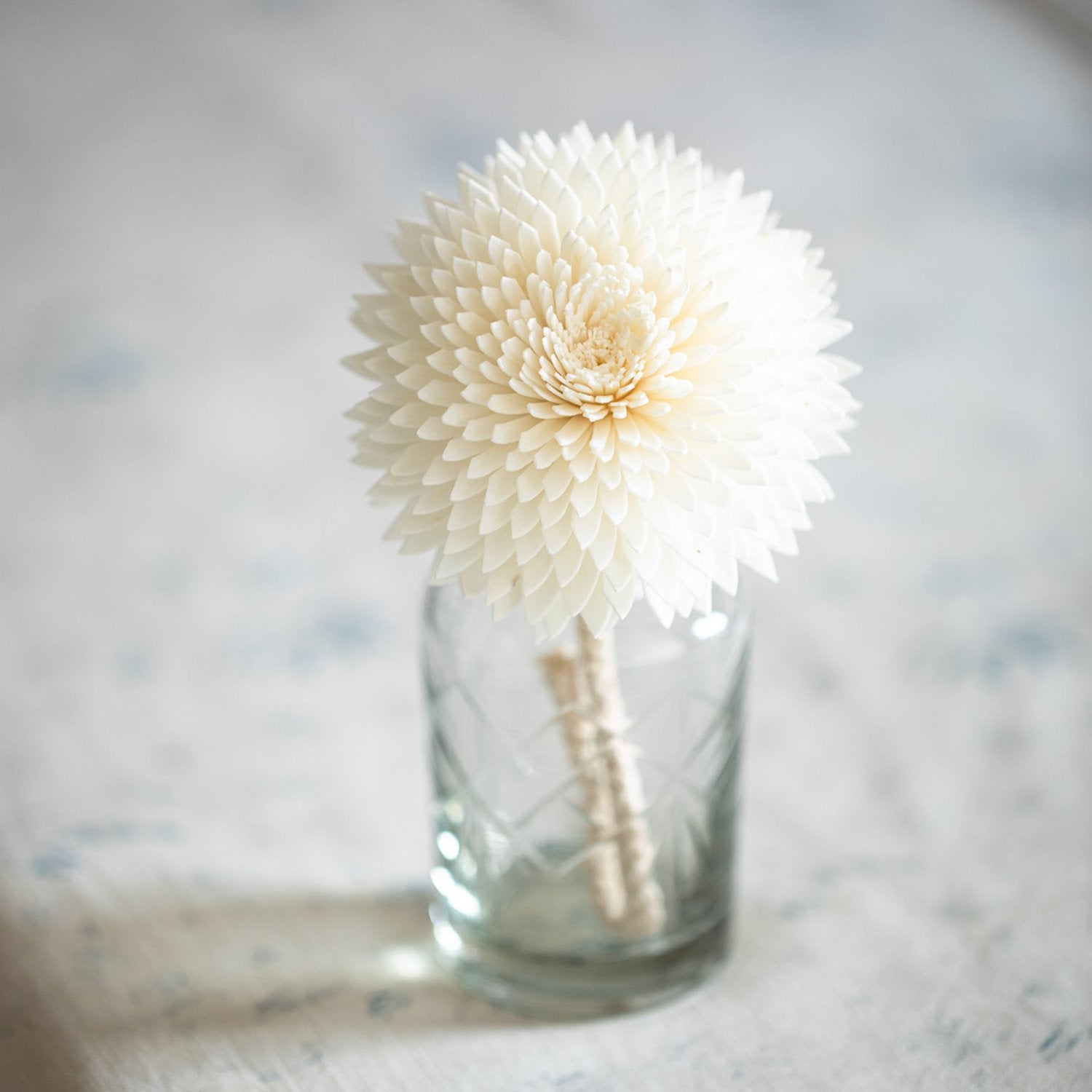 Medium Zinnia Diffuser Flower