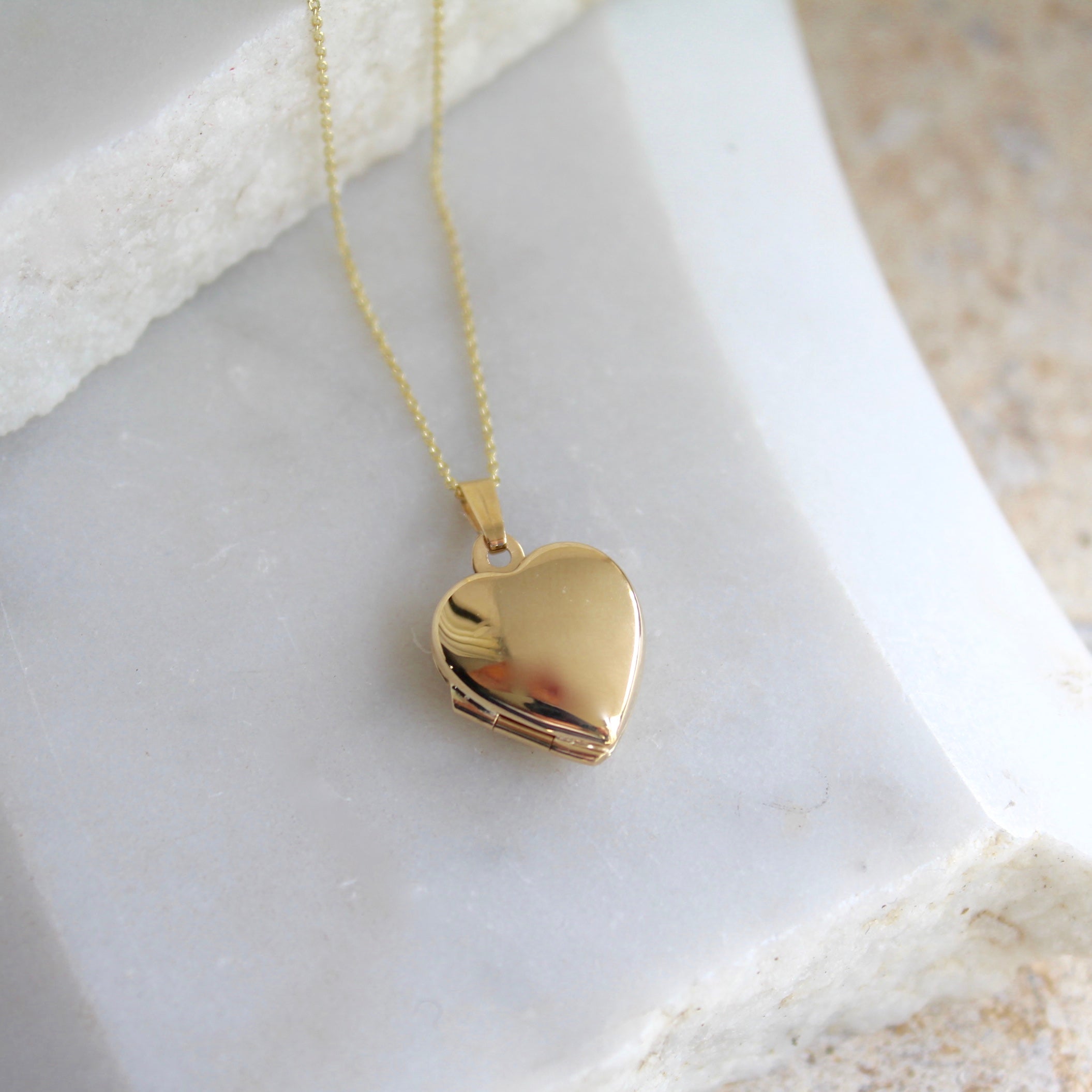 9ct gold locket in heart shape