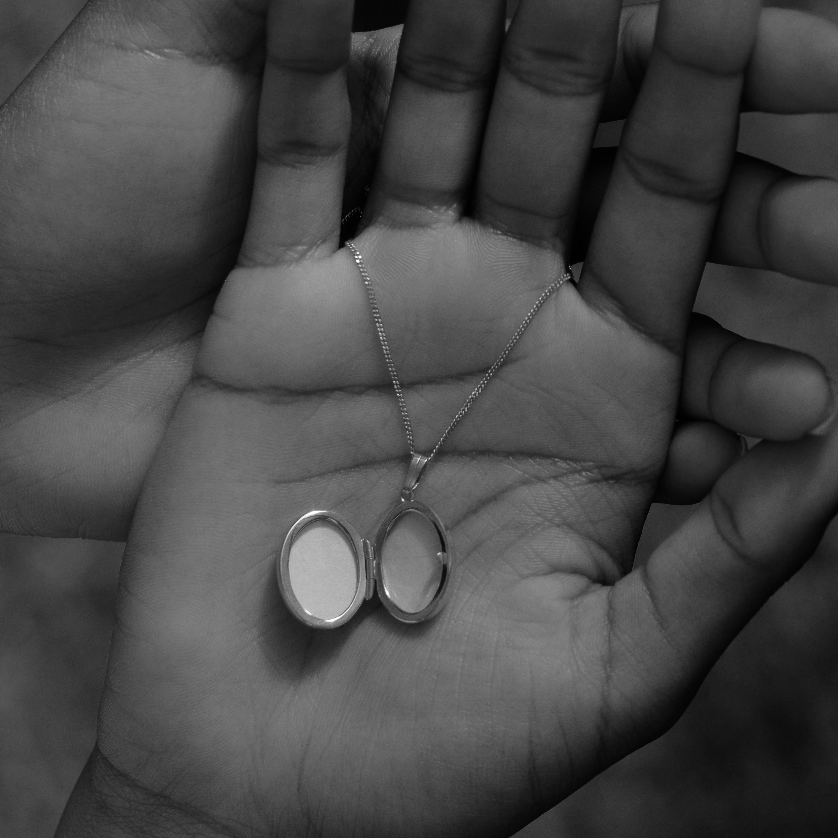 open locket to show size and photo placement