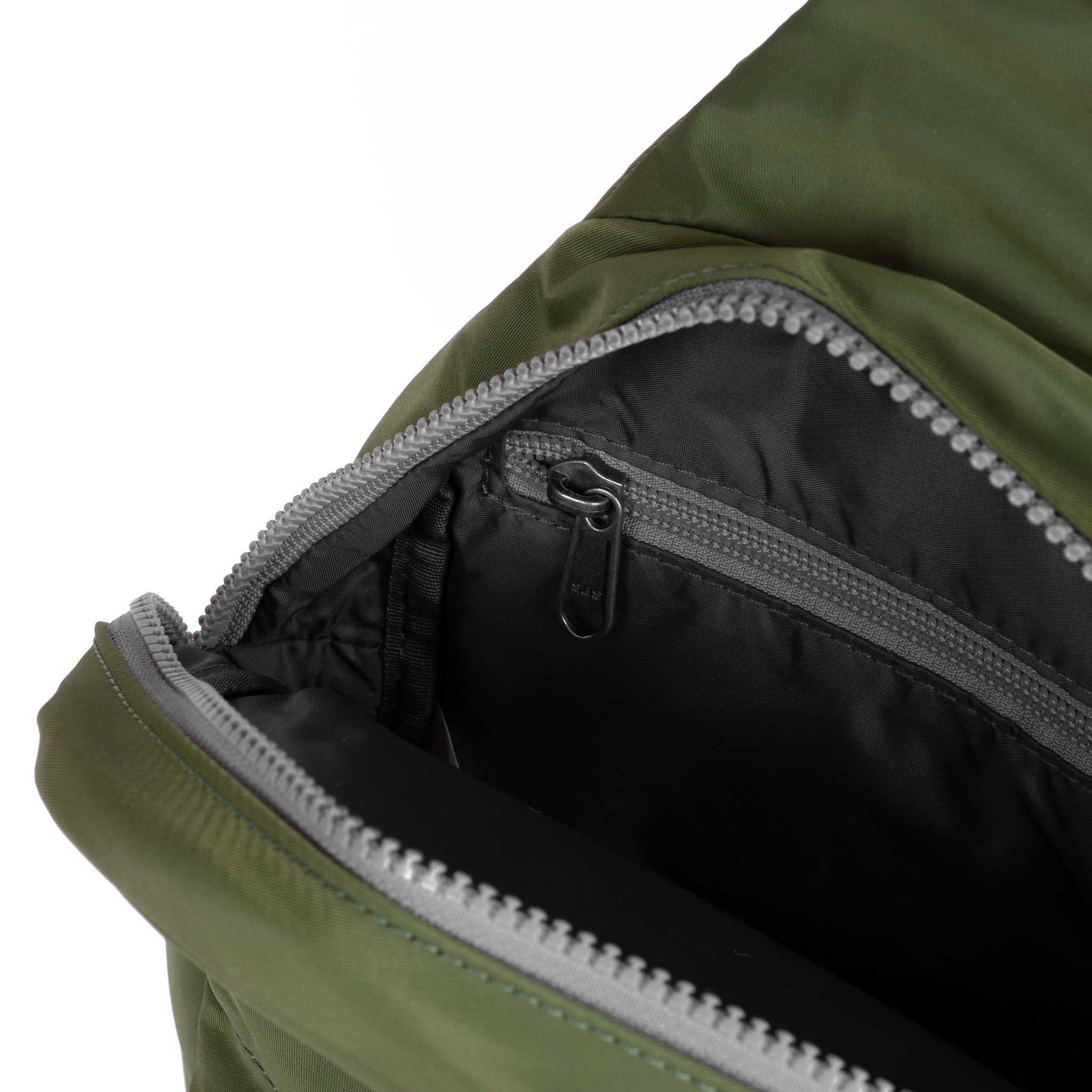 CLOSE UP OF BAG 